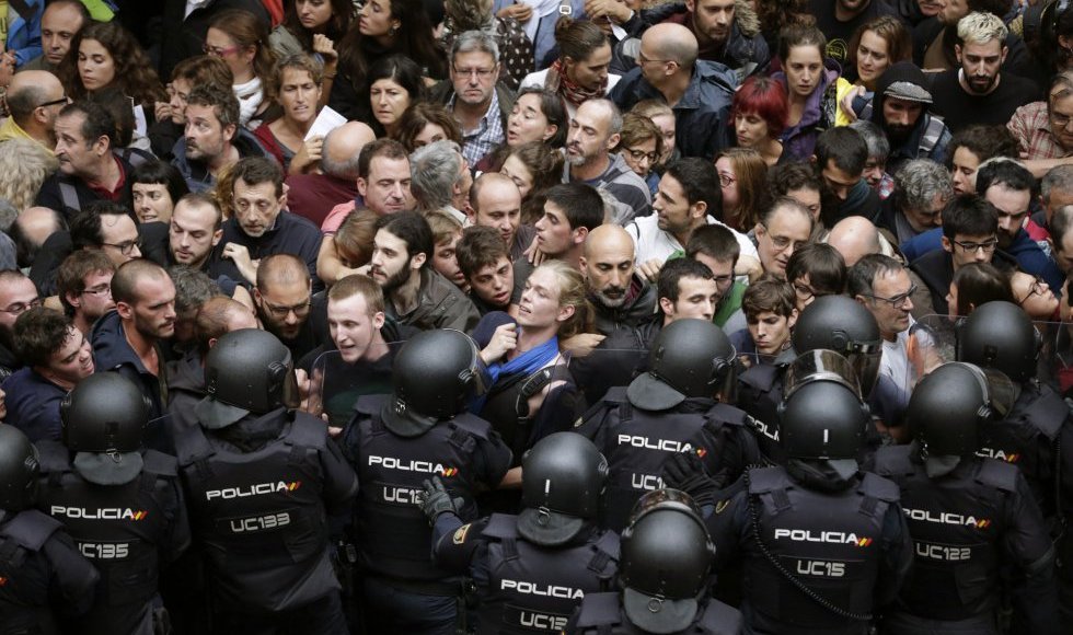 Resultat d'imatges de neonazis espanyols i policies